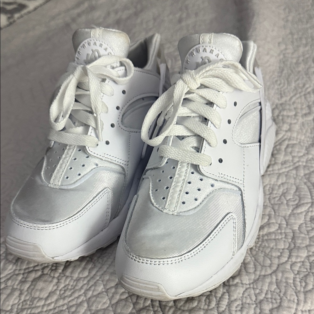 Nike Air Hurache white